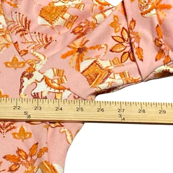 Karen o Scott boatneck style top. Elephant print - Picture 5 of 6